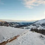 펜션 Mountain Cabin With Stunning Views, Extra Space Available *