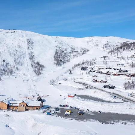 Ski-In Ski-Out Cabin With Panoramic Views *