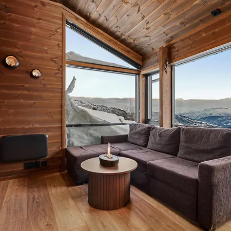 Ski-In Ski-Out Cabin With Panoramic Views *