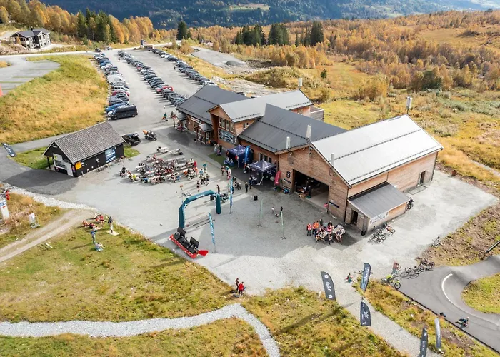 Mountain Cabin With Stunning Views, Extra Space Available Semesterbostad